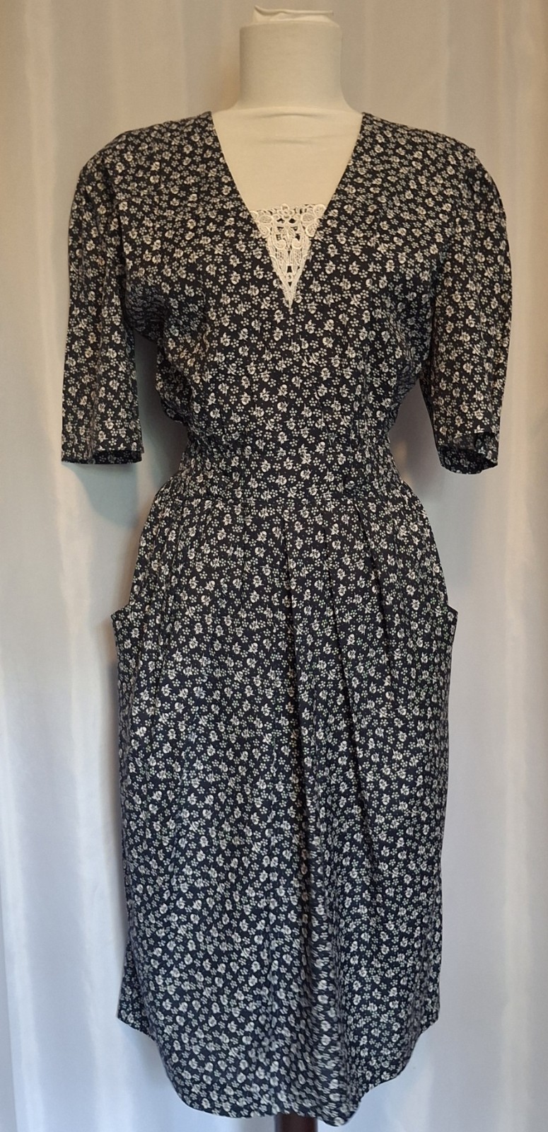 Vtg 80s-90s Floral Dress Cottagecore Ditsy oversized top smocked waist pockets