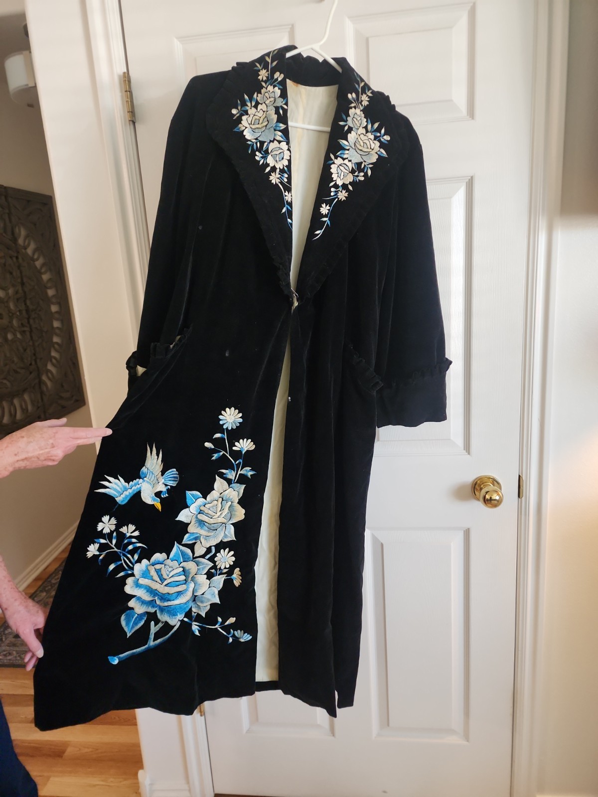 Vintage 1950s Japanese Souvenir Velvet Robe Coat Embroidered Bird Floral…