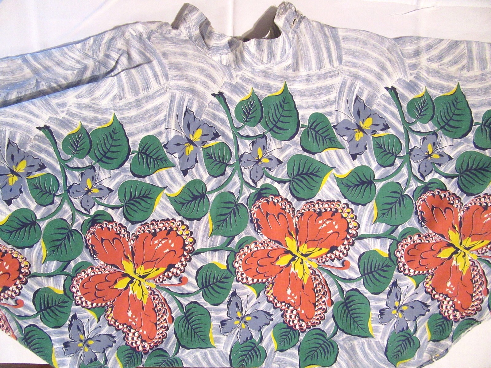 VINTAGE BUTTERFLY MOTH DRY BRUSH PRINT 1950S CIRCLE SKIRT W 25″ CAN ENLARGE F50