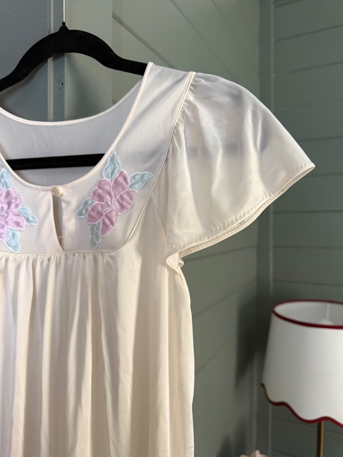 Vintage Shadow Line Nightgown and Robe Set Petite Small Floral Embroidery Cream