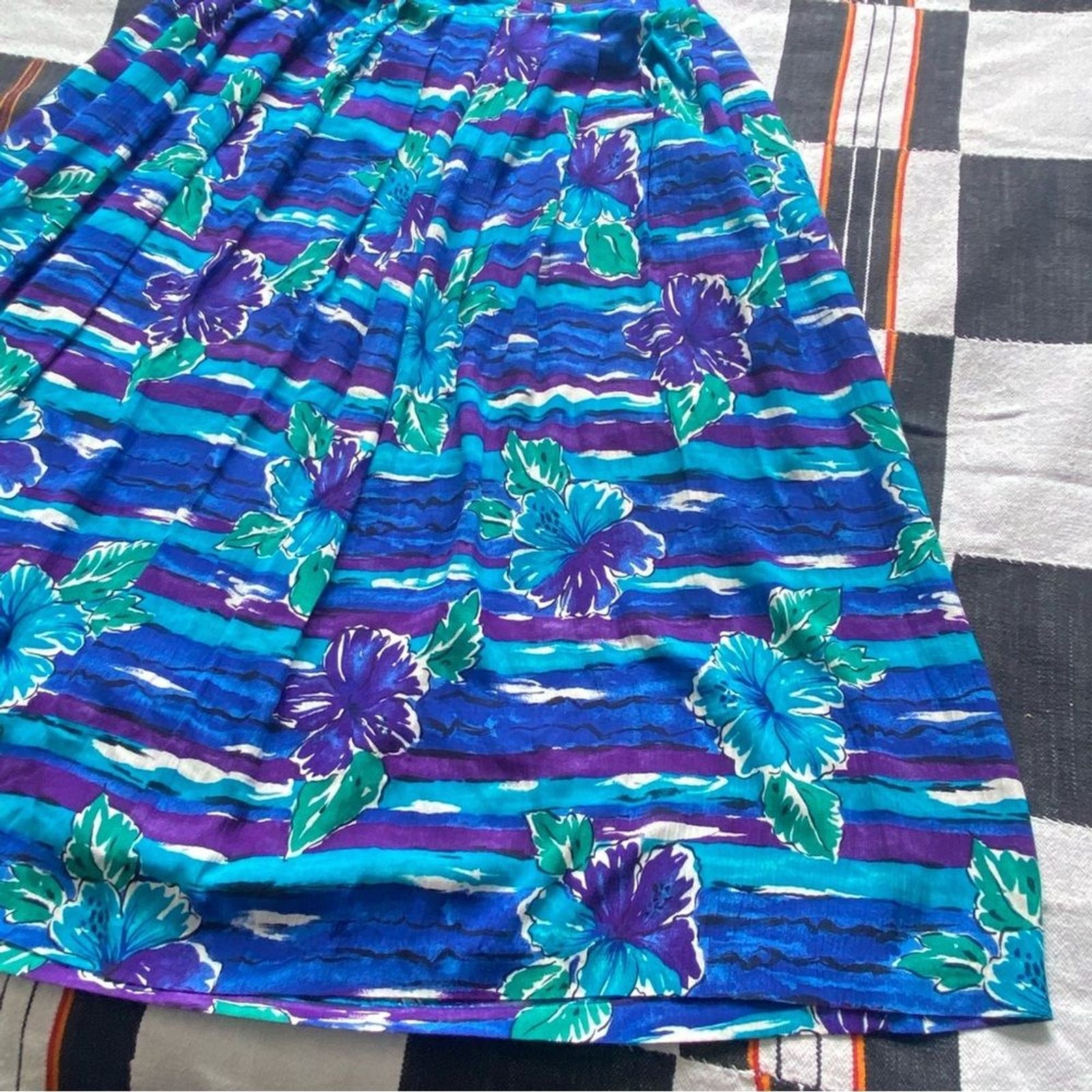 Vintage Michael Taylor Apparel Plus Size MIDI Skirt. Rayon. USA. Size 1X.