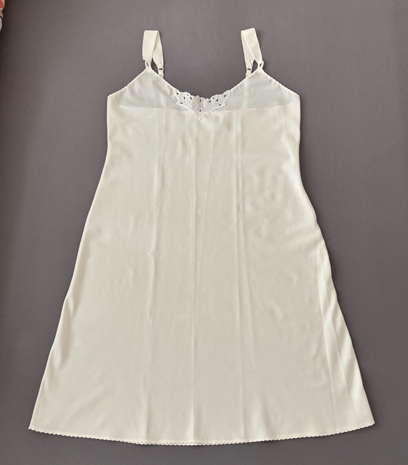 Vintage Vanity Fair Ivory Full Dress Slip 34 Classic Simple Elegance Grannycore