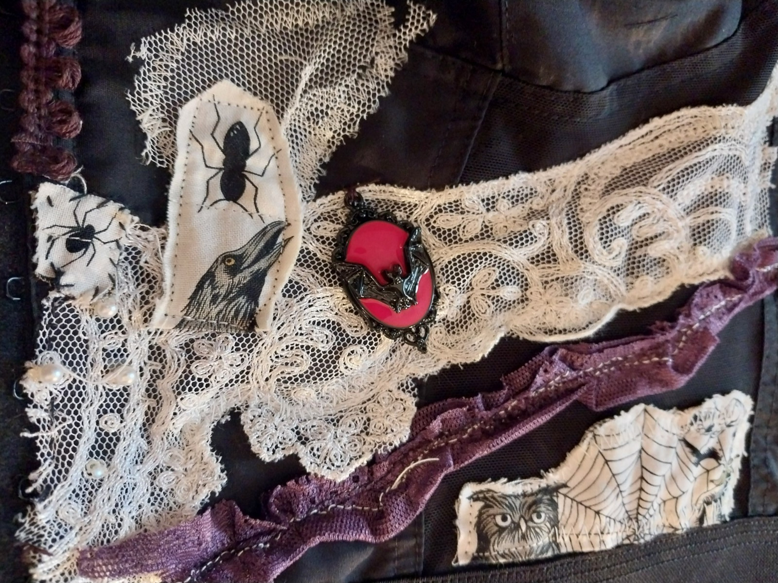VTG BULLET BRA POINTY WAIST NIP GIRDLE BUSTIER BAT ART STEAMPUNK 42DD SPIDER WEB