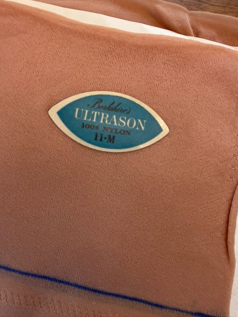 2 Pair Vintage Berkshire Ultrason Flat Knit Nylon Stockings Size 11M/33 NOS