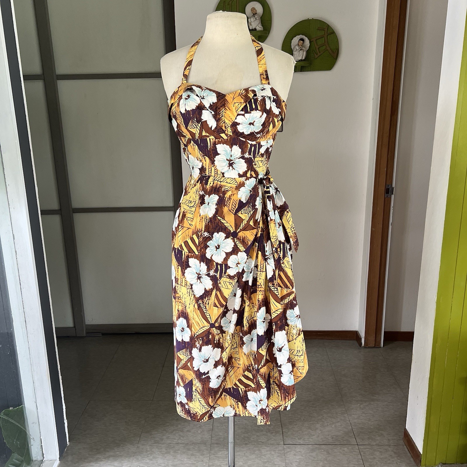 1950s Vintage Royal Hawaiian Cotton Sarong Halter Dress 26w