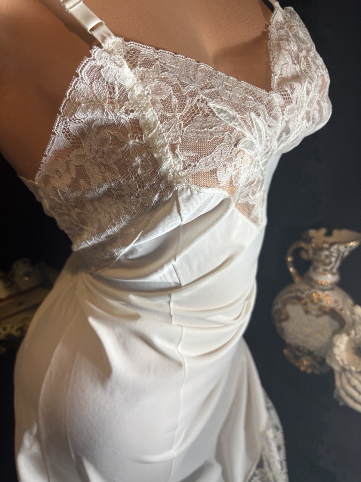 Vtg SILKY SOFT SLIP GOWN CHANTILLY LACE NIGHTGOWN Negligee WOMAN SLIP