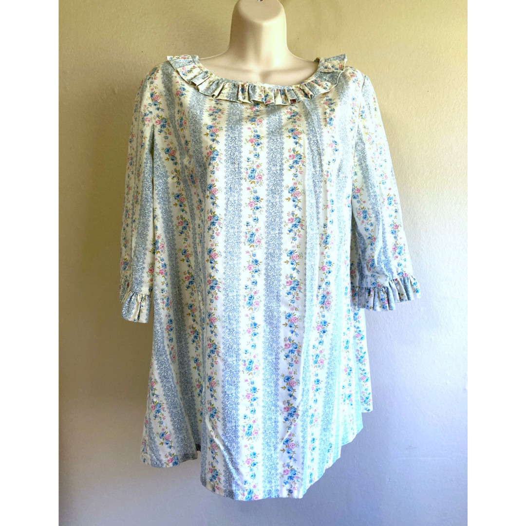 Vintage 70s Shirt XL Handmade Ditsy Floral Cotton Back Zipper Ruffled 1/2 Sleeve