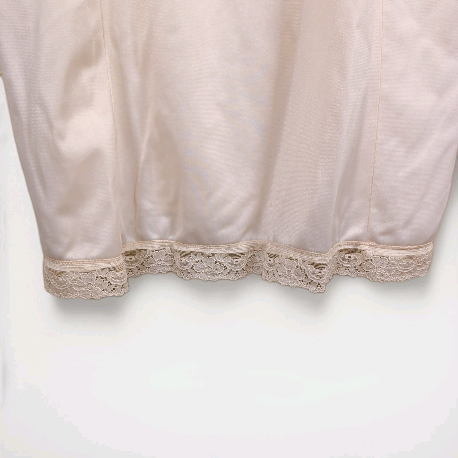 Vintage Wonder Maid Non Cling Slip Ivory Cream with Lace Size 36