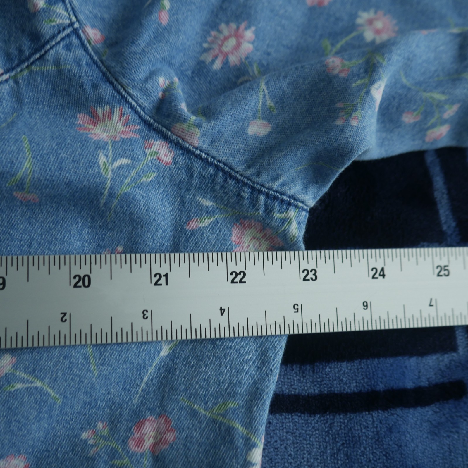 1990s Vintage Floral Denim Shirt Top Blouse Pink Flowers Grunge Cottage sz L