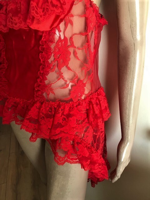 VTG TRES CHIC 60′ LINGERIE RED LACE TRIM SZ L