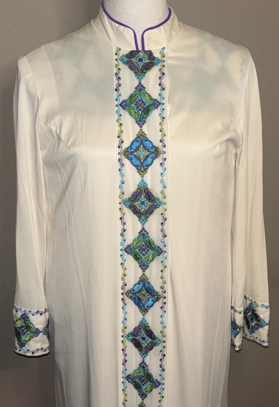 60’s GOSSARD Loungewear ARTEMIS Ivory Embroidered Robe & Nightgown Small
