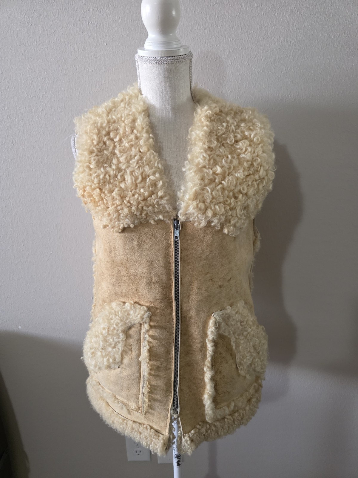 1970s Tan Sheepskin Vest S Small Genuine Fur Lined Zip Unisex Shearling Hippie