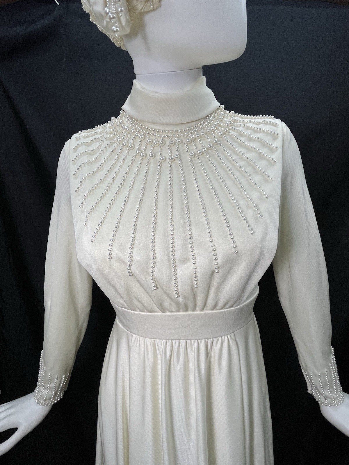 1960s Vintage Handmade Wedding Dress Train Pearls XS Metal Zipper W/ Headband