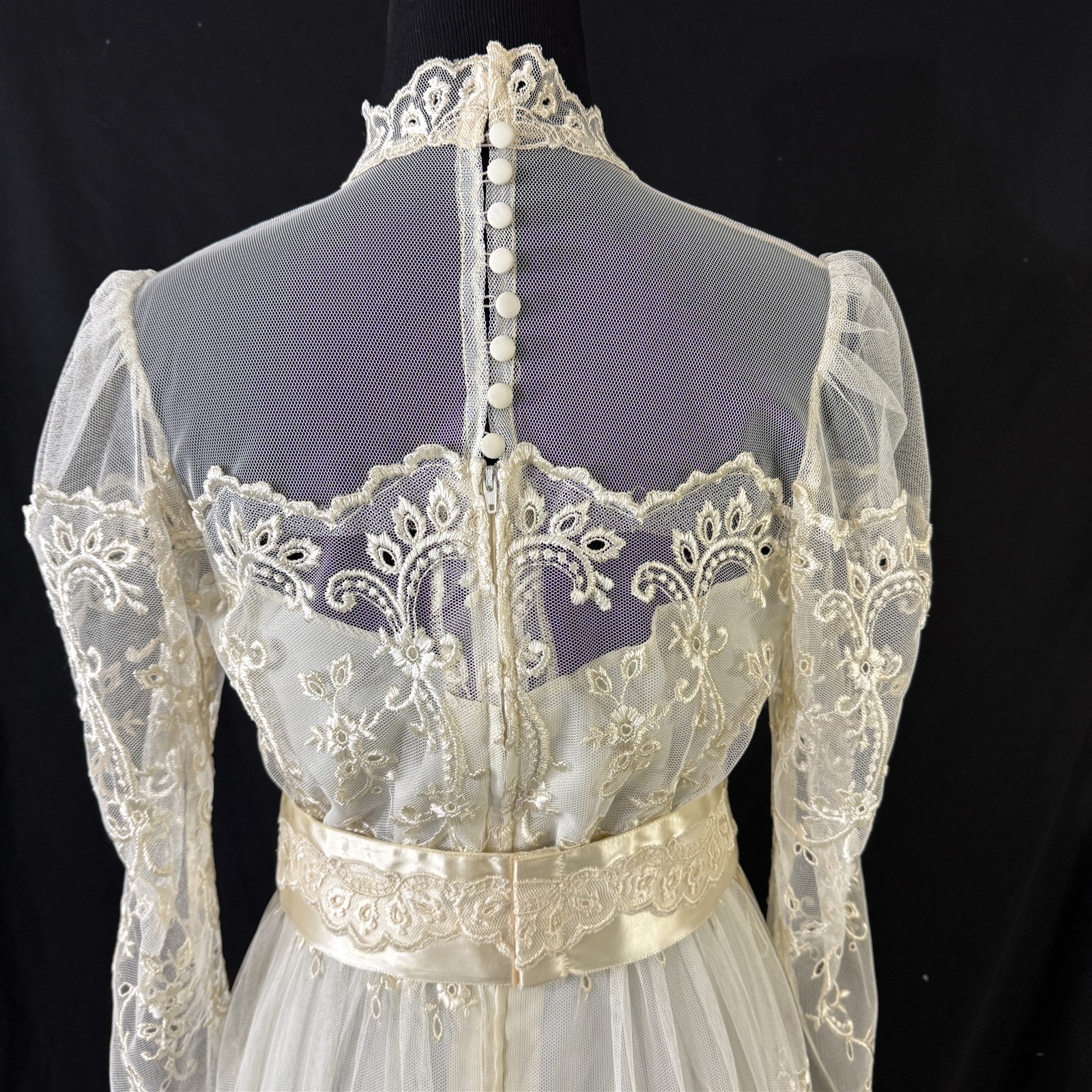 Country Elegance Wedding Dress Bridal Ivory Tulle Lace Size 12 Vintage 1980s USA