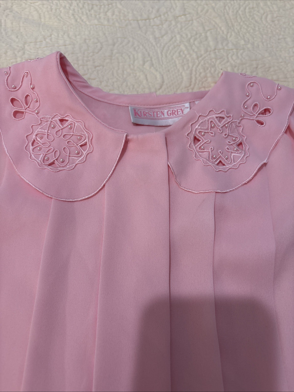Gorgeous Vtg Kirsten Grey Pink embroidered Pleated Faux Pearls Blouse Sz 8