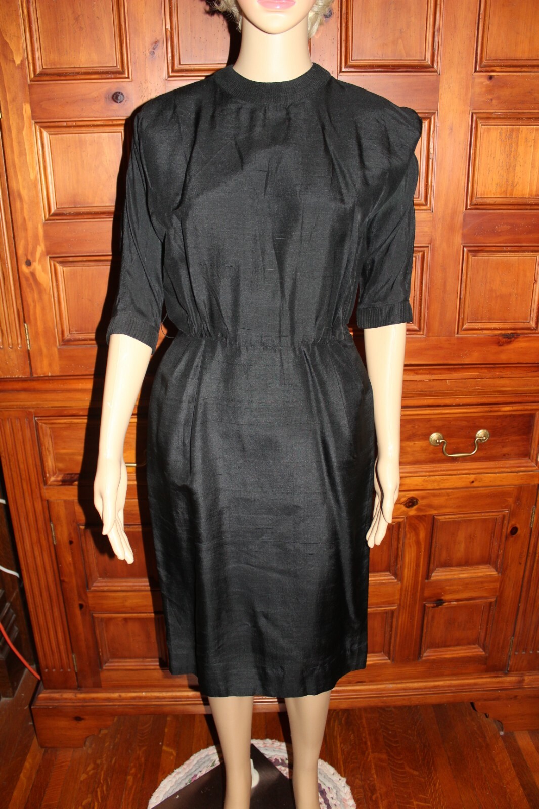VTG 50’s-60’s PONGEE SILK SIMPLE STYLISH LBD DRESS TAILORED JUNIOR 26″w POCKETS