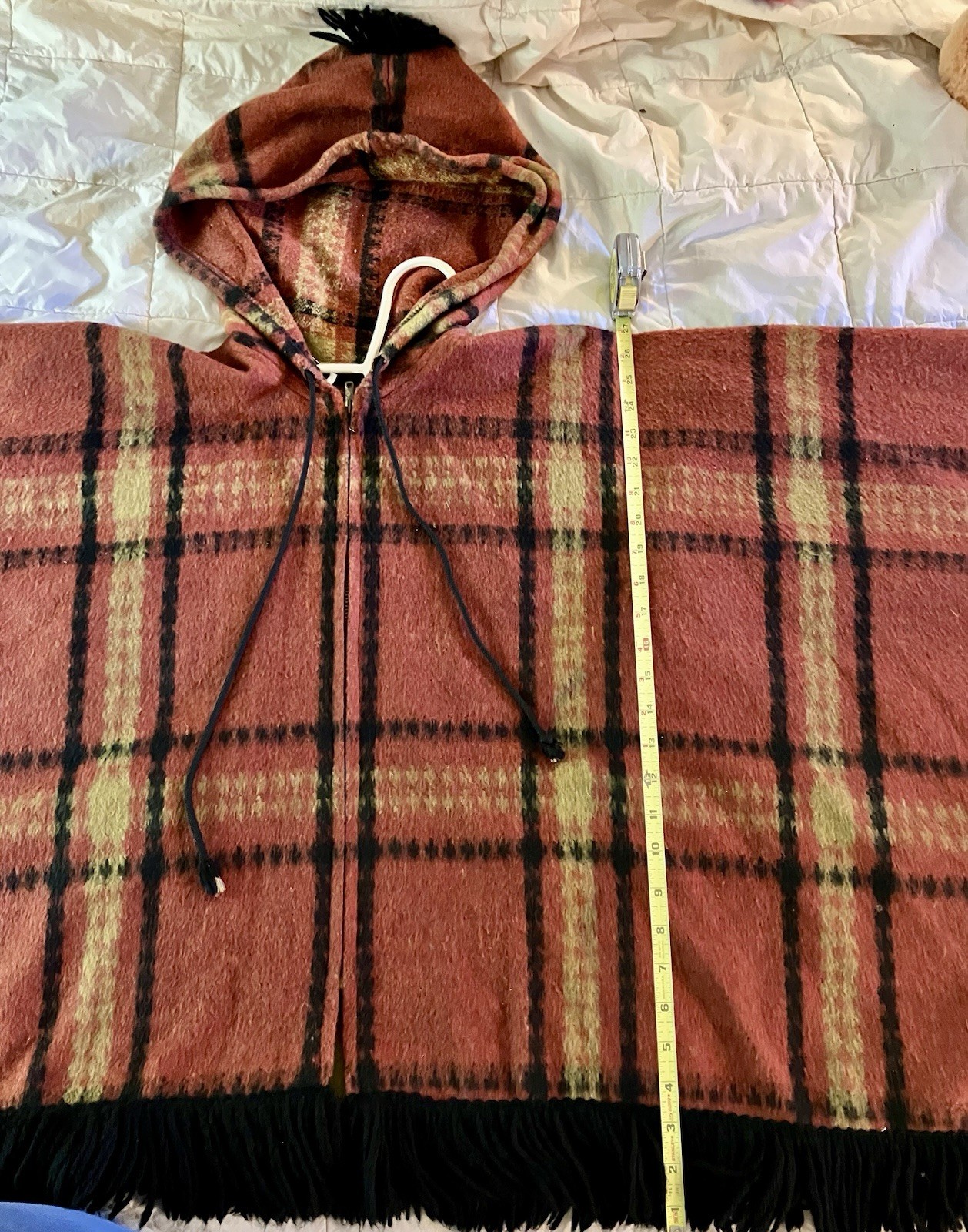 Vtg. XL Womens Queen of the Capes,Country Place Heavy Plaid Cape Hooded Poncho