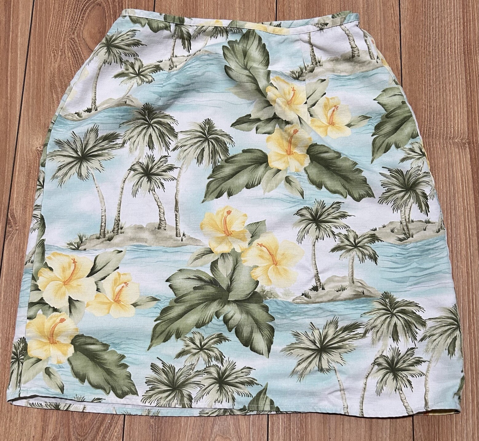 Tommy Bahama Wrap Skirt Womens Sz 4 100% Silk Hawaiin Tropical Vacation Vintage