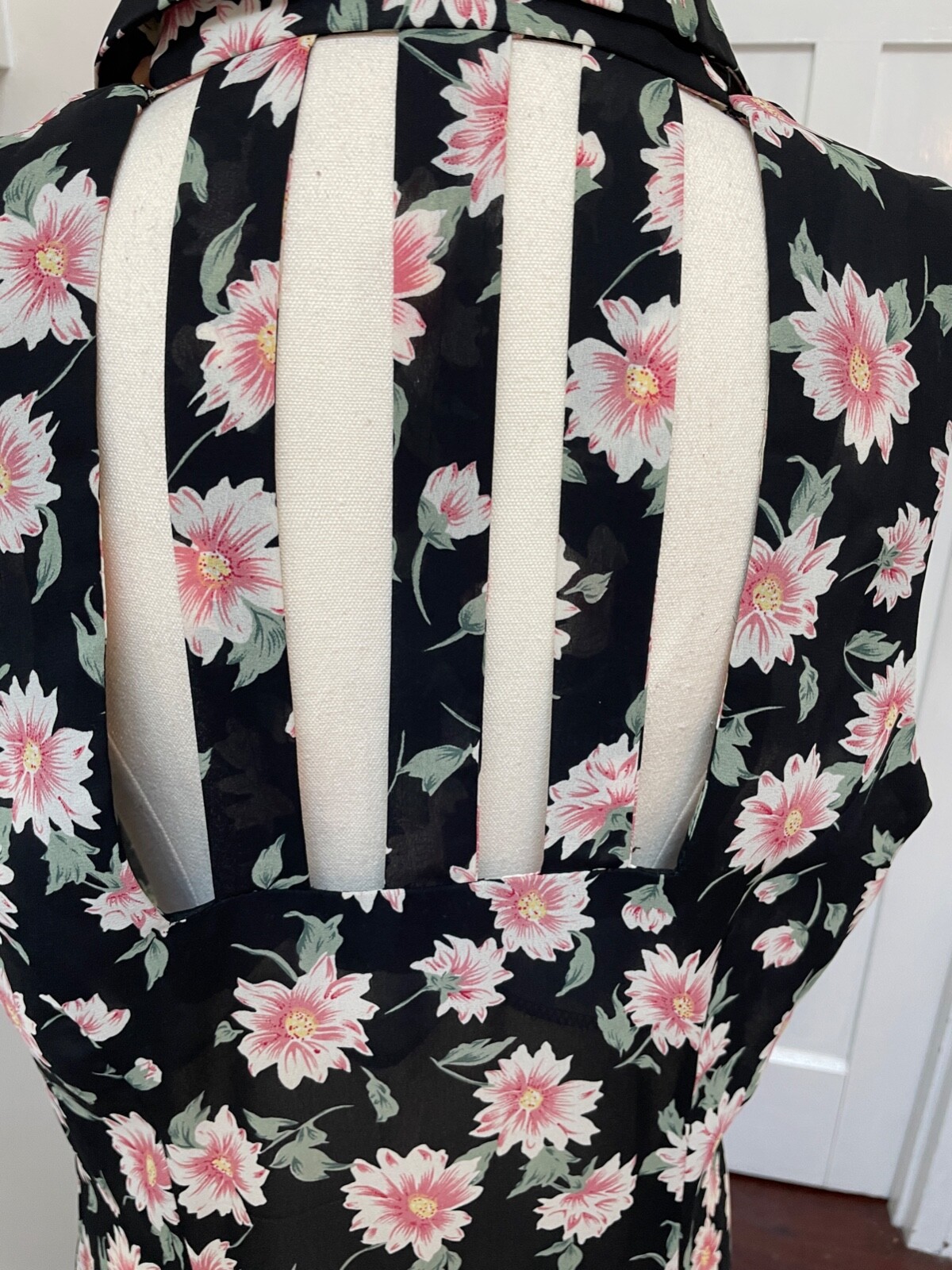 Vintage Positive Influence Floral Dress S14 Button Closure Feature Back