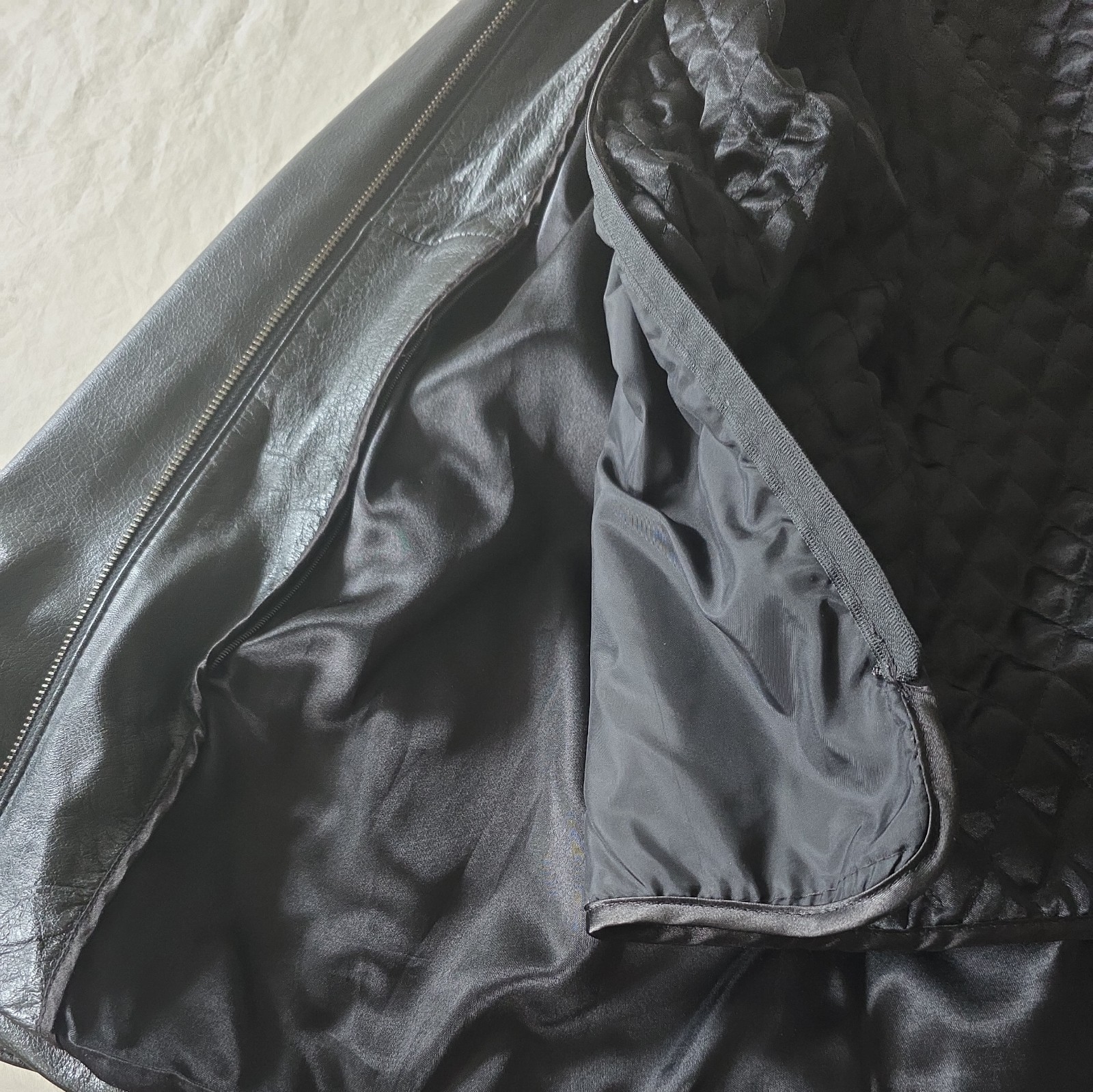 Wilson Black Leather Jacket 1X Lining w Zipper Front Well Maintained 2 F Pockets