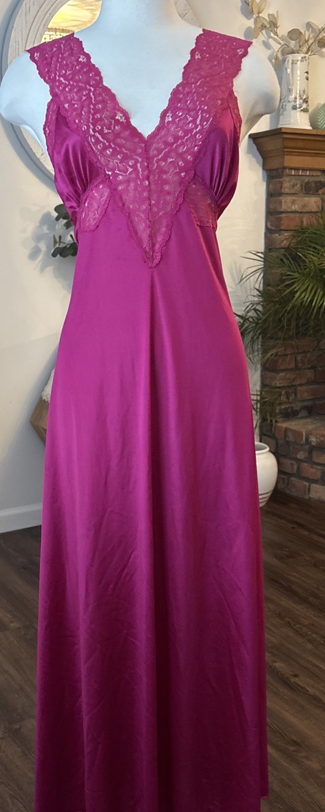 VTG L Deep Plunge RASPBERRY Sheer Lace Panels Nylon Nightgown Negligee Pengoir