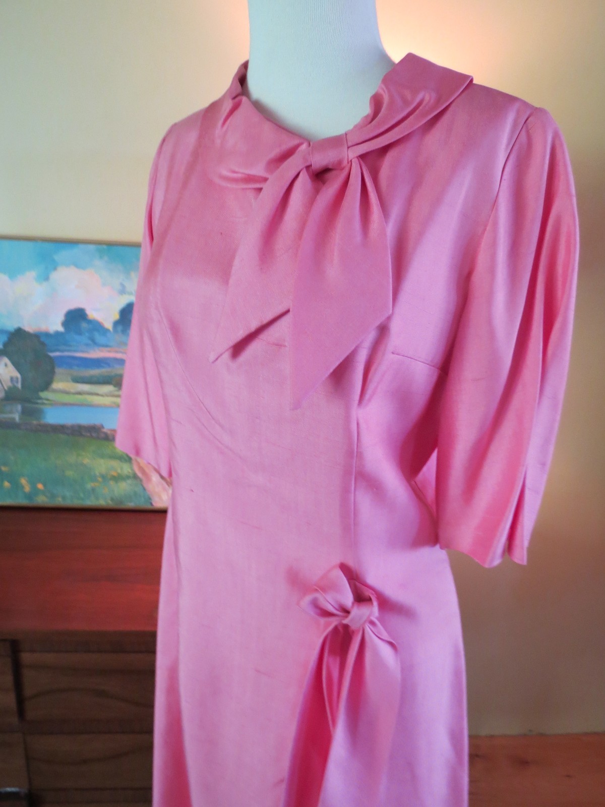 1960s Vintage Jackie O Sheath Dress Pink Shantung Bow Collar Minimalist Modern S