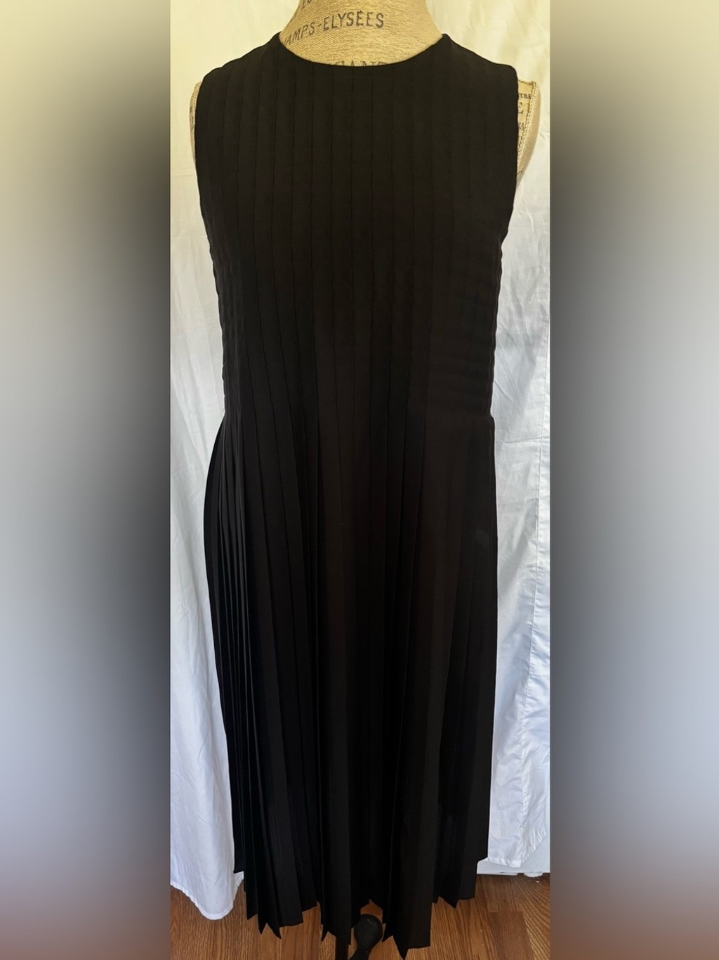 Vintage Women’s Pleated Sleeveless Midi Dress in Black Sz S