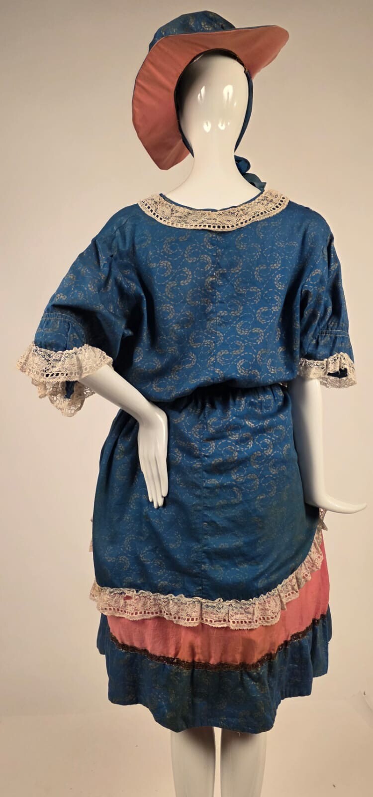 1920’S 3 PC GOLD STENCIL POLONAISE COSTUME DRESS W MATCHING HAT IN 18TH C STYLE