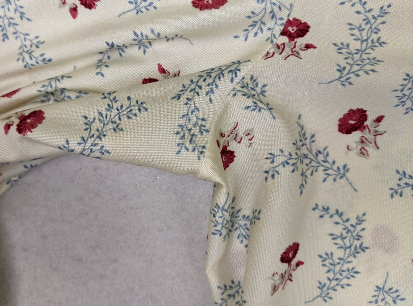 VINTAGE 70s WOMEN’S CREAM FLORAL PRINT NYLON TOP – SHIP’N SHORE – SIZE 14