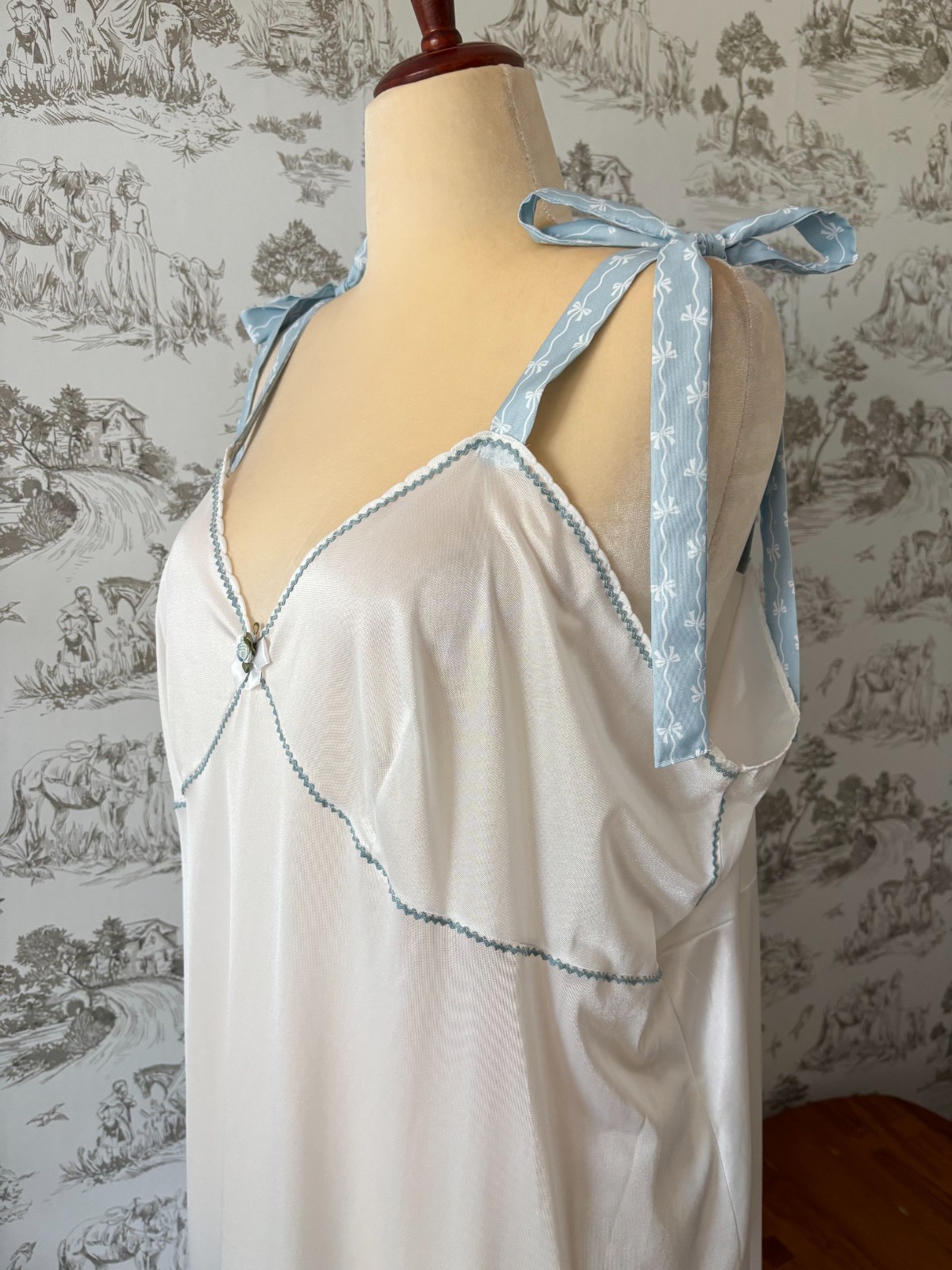 Vintage 70s San Souci Lingerie White Slip Nightgown with Scalloped Neckline