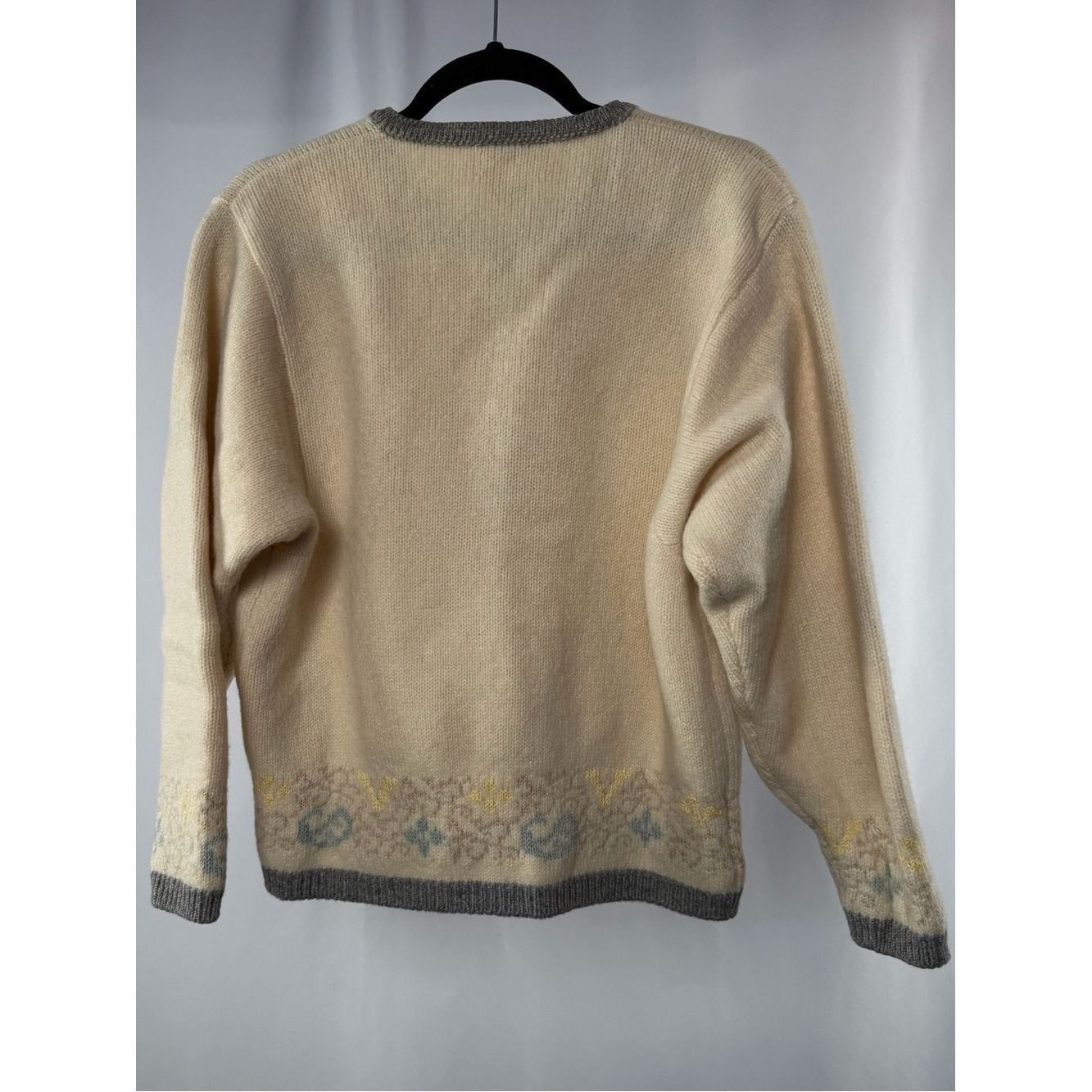 Vintage Miller Woolmark Embroidered Flowers Cardigan Sweater in Cream Medium
