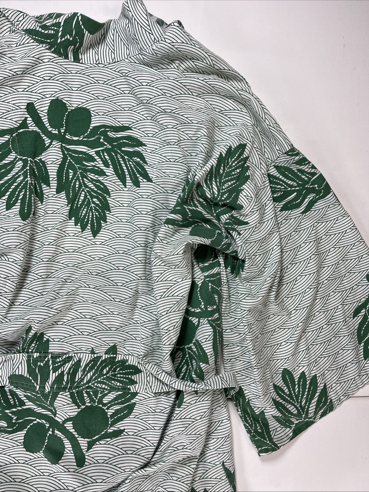 Vintage Hilton Hawaiian Village Kimono Robe Green White Floral Tropical Aloha