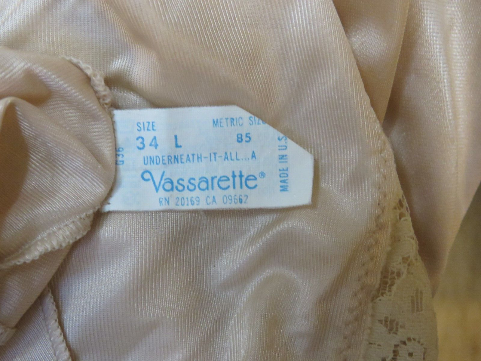 ll i Full-Slip Vassarette 37″ Long Super Soft Nylon Beige Size 34 EUC