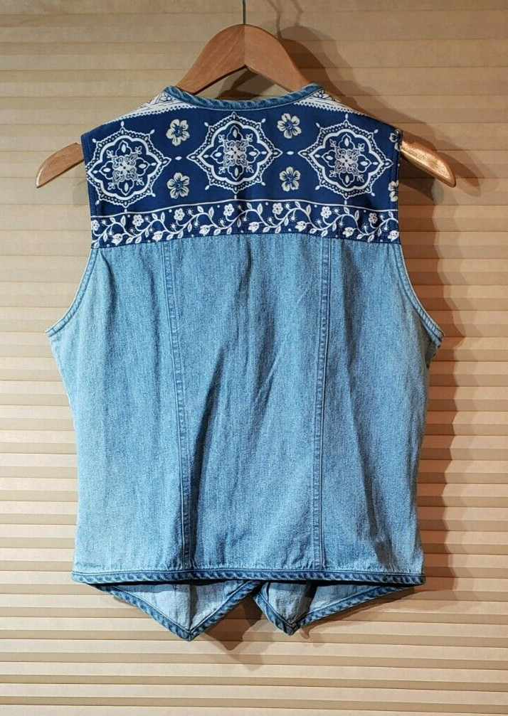 Vintage Wrangler Prairie Rose Size M Sleeveless Bandana Trim Button Down Shirt