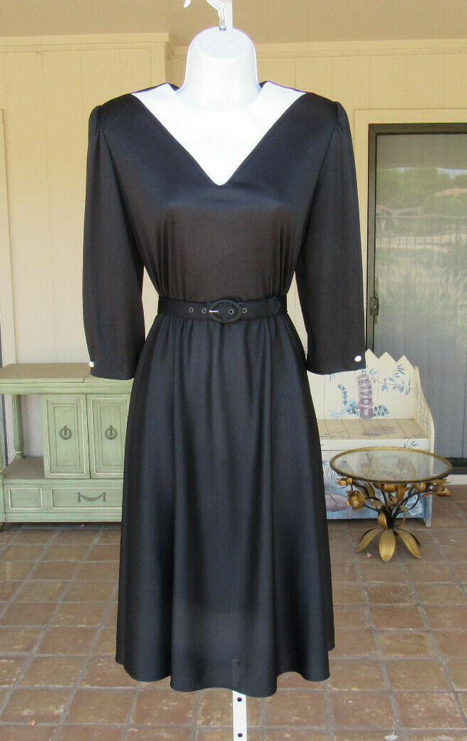 VTG 1960s WHIRLAWAY FROCKS BLACK DRESS & BELT SIZE 6P WHITE COLLAR POLY
