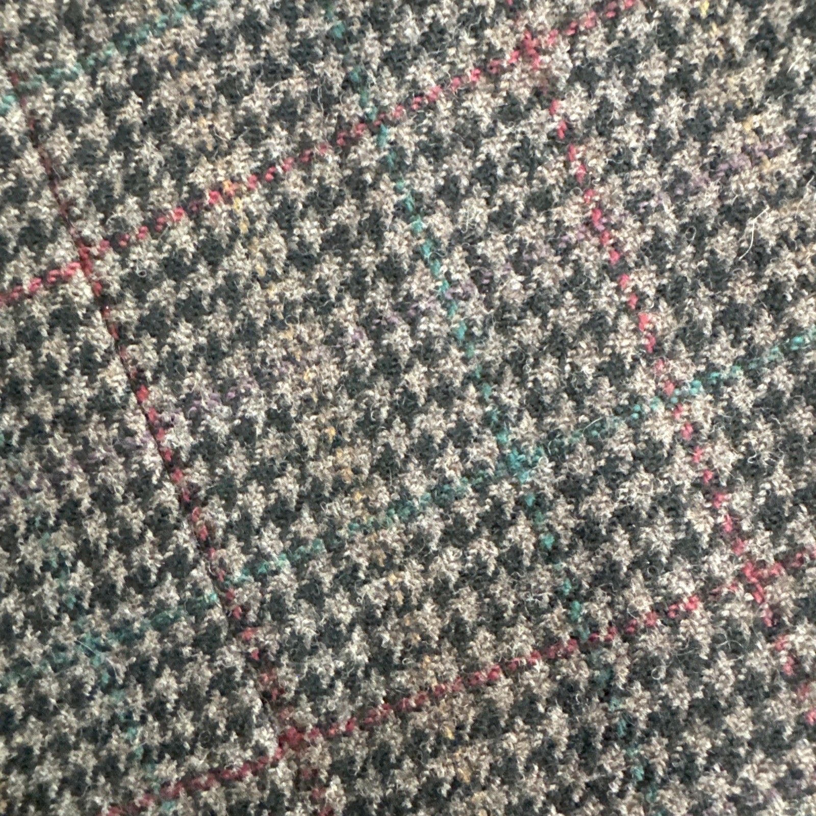 St. Johns Vintage 1980’s, Tweed/Houndstooth skirt, W 6-8 pleats, Trending 2025
