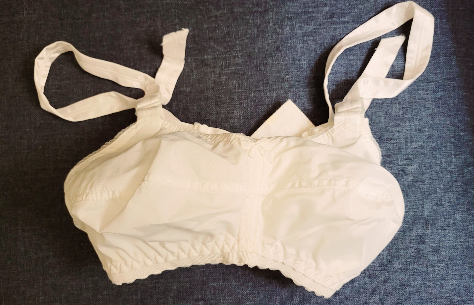 Vintage 1970’s Sculptress White Poly Bra 30 C/ 30 CC Style 522 w/ banderin