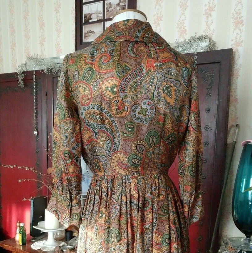 Vintage Handmade Dress 1950s Gold Paisley Print pleated button front calf length