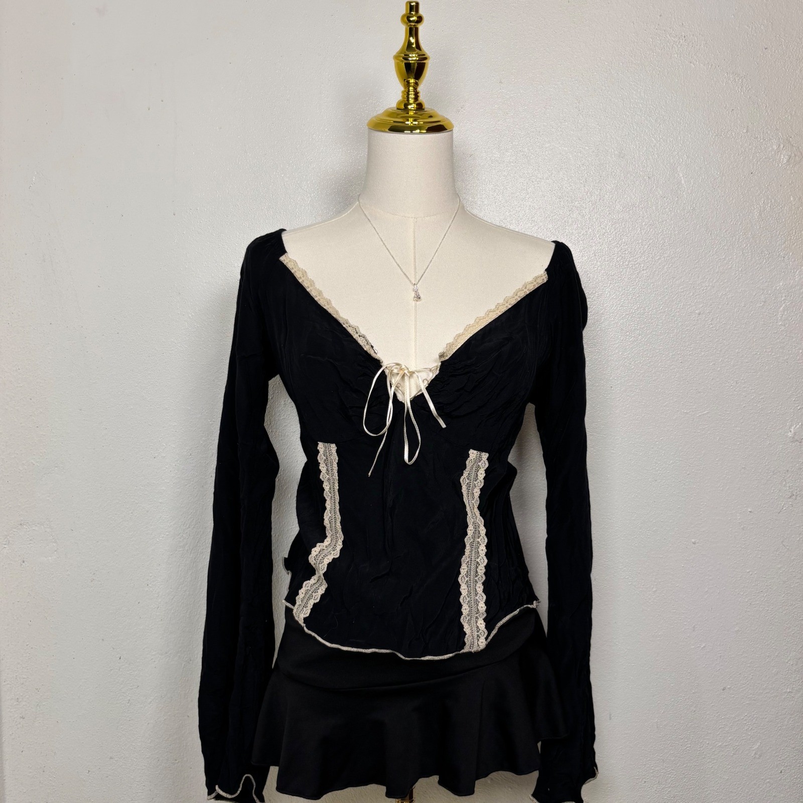 vintage Y2K fang black beige lace bow top ruffle fairy goth coquette milkmaid