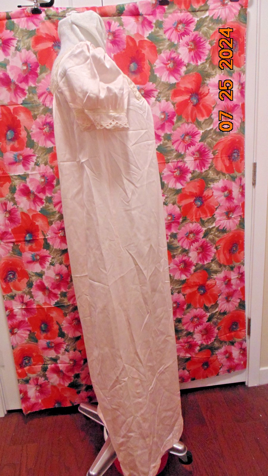VTG Bert Yelin for Iris Pink Satin Long Night Gown Lace Eyelet Ribbon Trim SZ S
