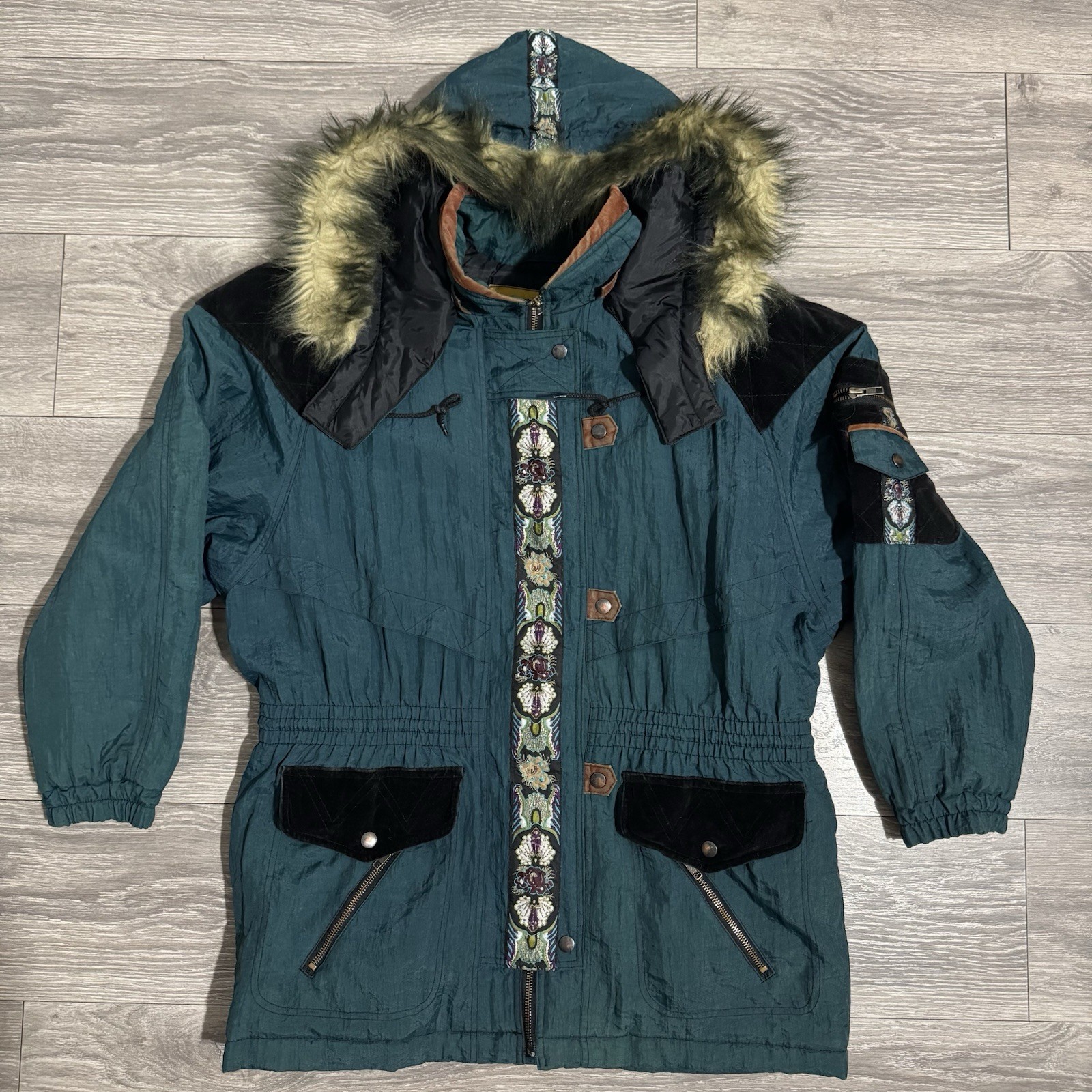 Vintage 80’s Learsi Women M Green Hooded Velvet Accents Tribal Aztec Zip Puffer