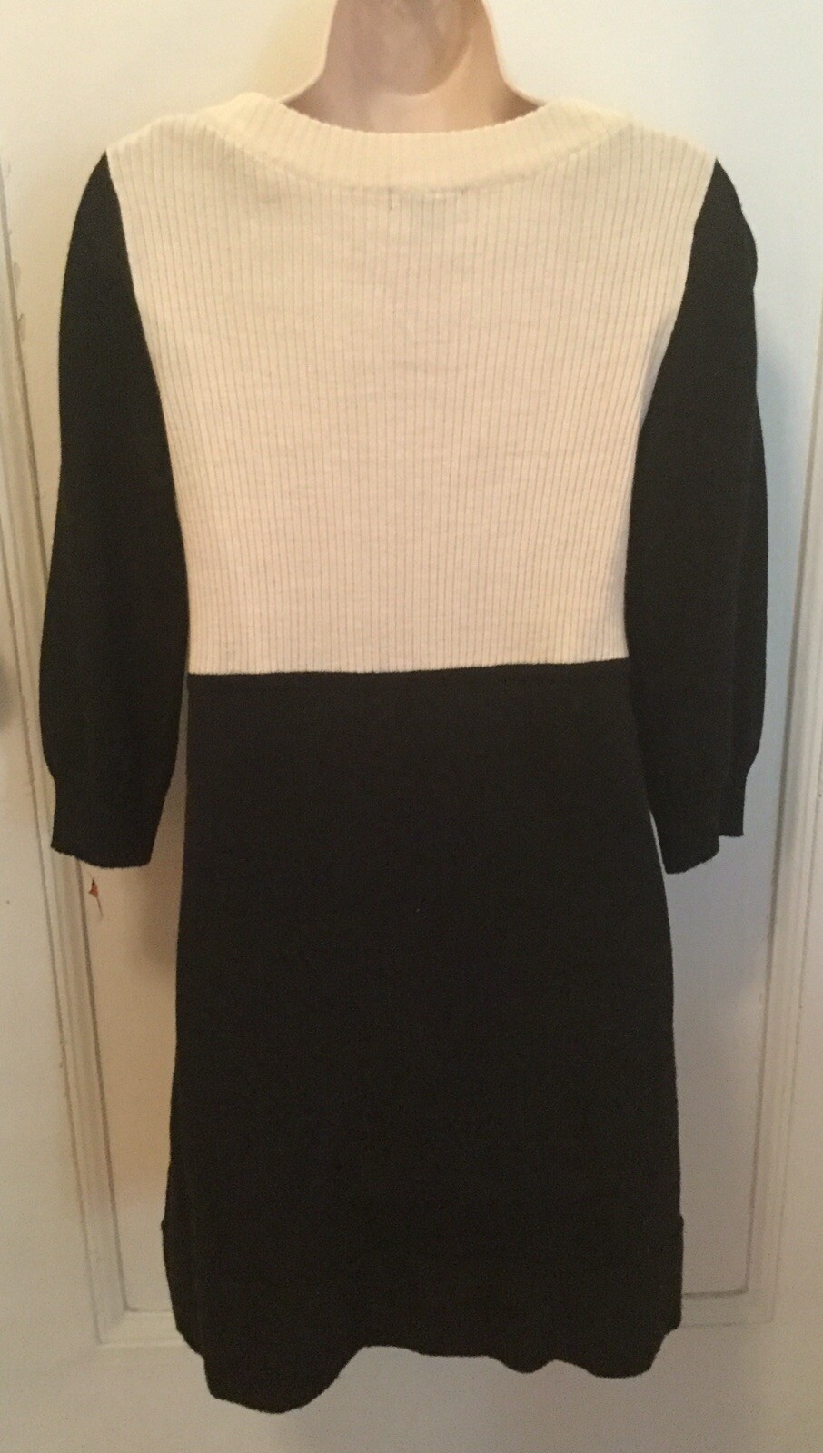 H&M Retro 1960s Black White Go Go Mod Color Block Ribbed Knit Sweater Scoop 10