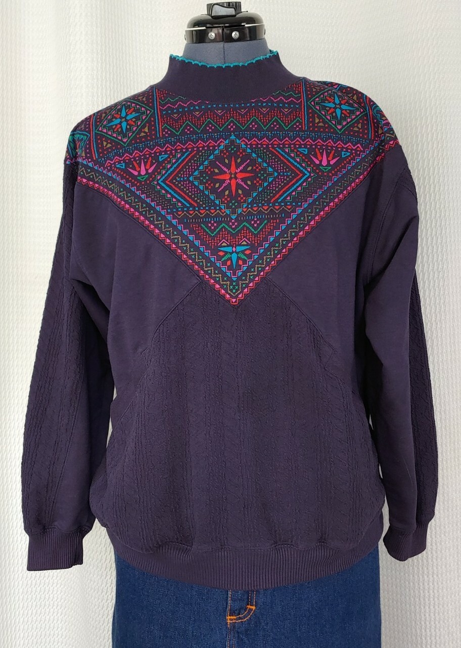 Vintage Blast Navy Sweatshirt with Pockets and Chest Design Size Medium