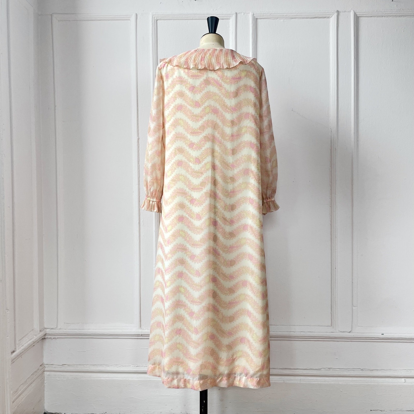 VTG Zandra Rhodes LingerieRuffle NightGown Shear Maxi Lounge 70s 80s Seashell