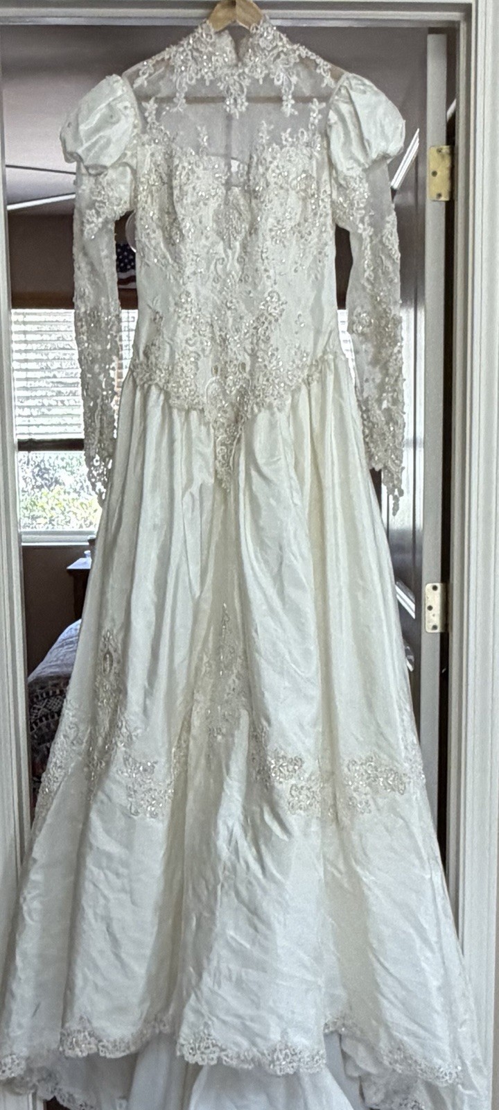 Vtg 80’s/90’sWedding Gown White Faux Pearls Sequin Lace Taffeta High Neck Bodice