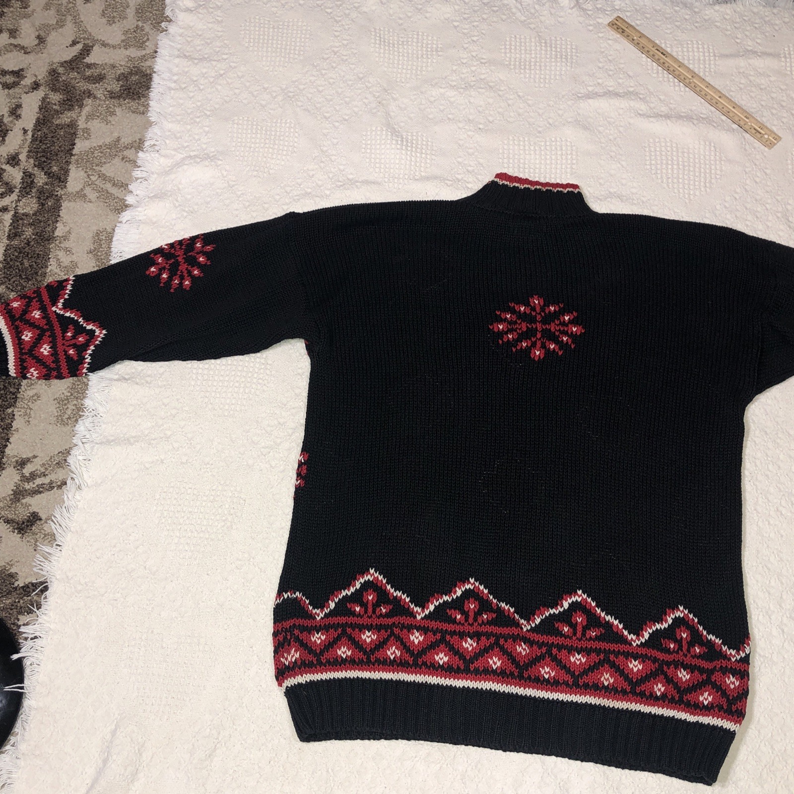 VINTAGE Best American Clothing Co Sweater Women L Black/Red Snowflakes