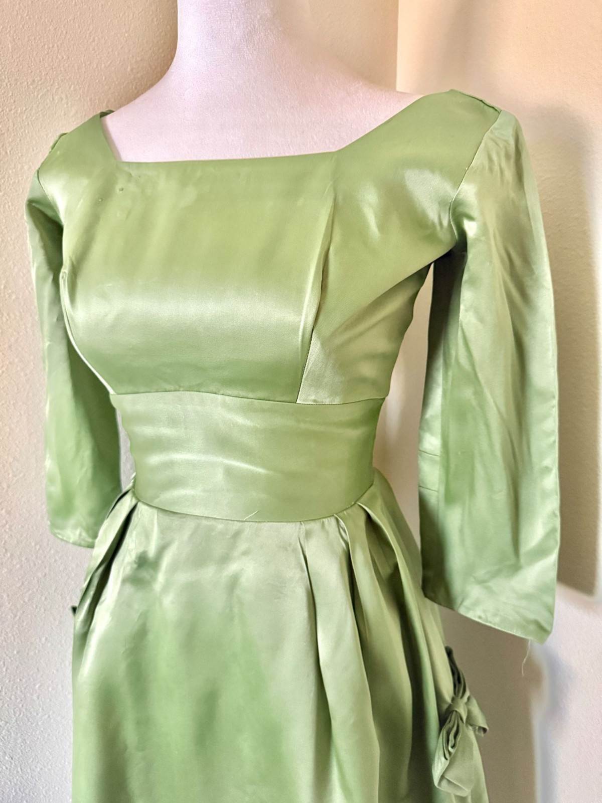 Vintage 1950s 3 4 Sleeve Wiggle Midi Dress In Light Green With Bow Details