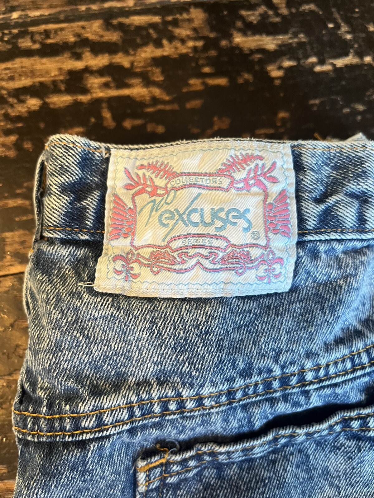 Vintage No Excuses Collection Women’s Light Wash Jeans W/ Buttons Size 11