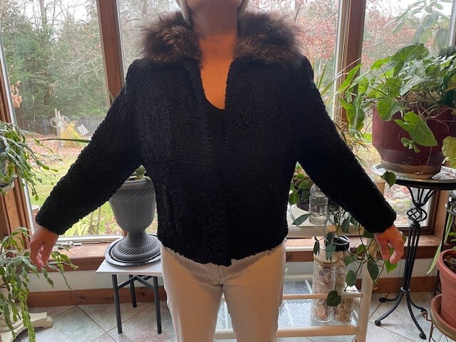 Vintage black Pershing jacket with raccoon fur collar, size medium, fully lined,
