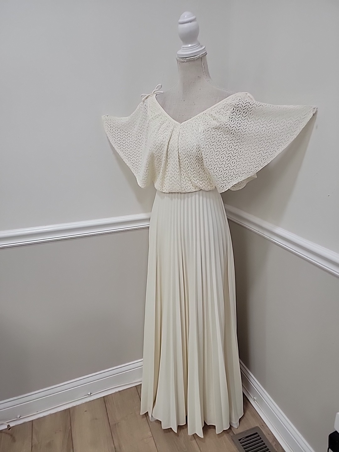 VTG HOSTESS/Ivory/Empire Waist/PLEATED/Wedding Beach DRESS/Cape Sleeve